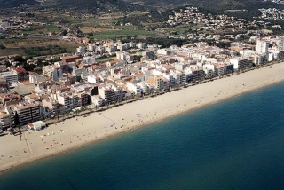 Imatge d&#039;arxiu d&#039;apartaments i altres edificacions, a la platja de Calafell (Baix Penedès)