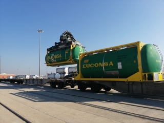 El comboi carregat de contenidors connectarà Tarragona amb diferents destinacions d’Andalusia
