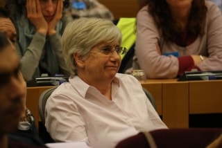 La consellera Clara Ponsatí, destituïda pel 155, al Parlament Europeu, l&#039;1 de febrer, escoltant la conferència sobre l&#039;1-O