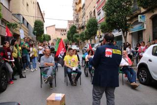 Participants en la protesta feta davant dels serveis territorials d&#039;Educació a Tarragona per denunciar la precarització en l&#039;educació pública 