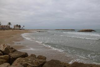 Una de les platges de Cunit afectades per la falta de sorra