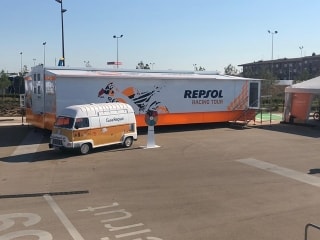 La Repsol Racing Tour s&#039;ha instal·lat a la zona de l&#039;Anella amb una exposició en la qual es pot veurei tocar les motos de grans pilots com Marc Márquez, Ángel Nieto i Toni Bou 