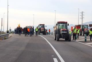 Centenars de tractors tallant l&#039;AP-2, a Montblanc