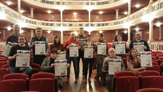 Foto de grup de la presentació de l&#039;espectacle &#039;Roser&#039; al Teatre Bartrina