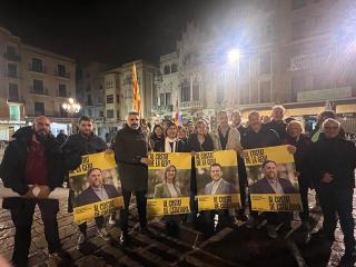 Candidats d&#039;ERC Baix Camp, ahir a la nit a Reus, a l&#039;acte d&#039;enganxada de cartells