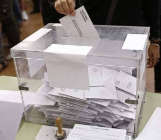 Per demarcacions, a Girona i a Tarragona han pujat les sol·licituds per votar per correu mentre que a Barcelona i a Lleida han baixat