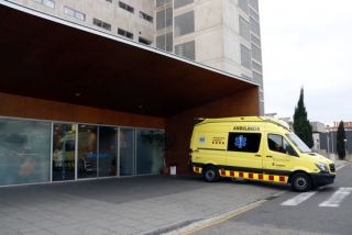 Imatge d&#039;arxiu d&#039;una ambulància estacionada a l&#039;àrea d&#039;Urgències de l&#039;Hospital Joan XXIII de Tarragona