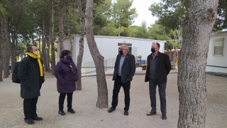 El conseller d&#039;Educació, Josep Bargalló, va visitar l’Escola Bernardí Tolrà, que actualment està en mòduls prefabricats