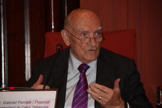 L&#039;expresident de Caixa Tarragona, Gabriel Ferraté, durant la seva intervenció en el Parlament