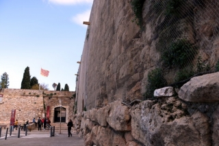 Imatge d&#039;un tram de la muralla romana de Tarragona ubicat al portal del Roser i a la via de l&#039;Imperi romà, el 13 de desembre del 2019