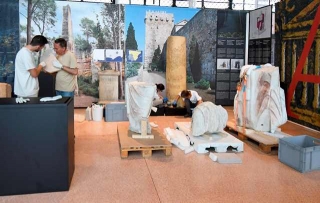Treball de conservació del MNAT amb les estàtues del teatre romà de Tàrraco