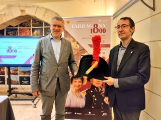 Imatge de l’alcalde Pau Ricomà i el president de l’associació Projecte Tarragona 1800, Paco Tovar, durant la presentació