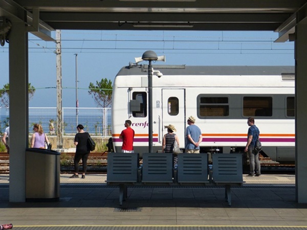 estació tren Tarragona gent