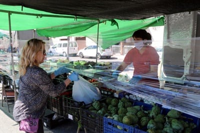 parada clienta fruita i verdura Sant Salvador