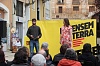 Els candidats de la CUP per Tarragona, Eloi Redón i Ortésia Cabrera, durant un acte electoral a Tarragona