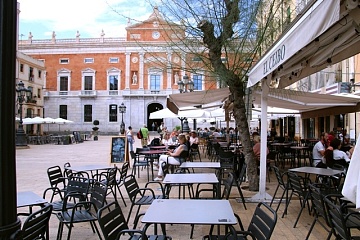 La terrassa d'un restaurant a la plaça de la Font de Tarragona