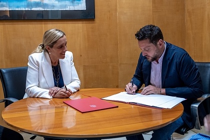  L’alcaldessa de Valls, Dolors Farré, i l’alcalde de Tarragona, Rubén Viñuales, han signat aquest dimarts un conveni per promocionar conjuntament el XXIX Concurs de Castells de Tarragona i el Museu Casteller de Catalunya