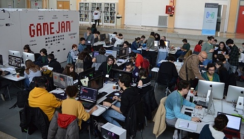Imatge d'una edició anterior de la 'Game Jam Women Techmakers'