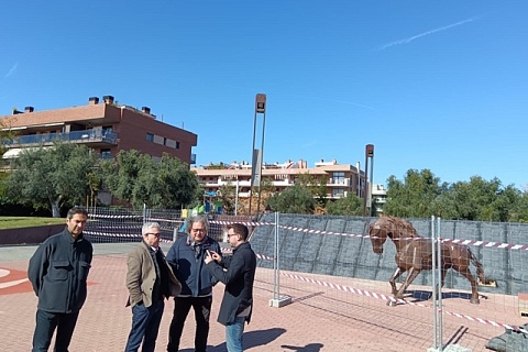 L'alcalde de Salou, Pere Granados, acompanyat de diversos regidors, ha visitat aquest divendres la plaça d'Andalusia