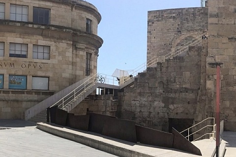 L'Ajuntament ha aprovat dotar pressupostàriament l’arranjament de l’escales d’accés al Pretori romà des de la plaça del Rei
