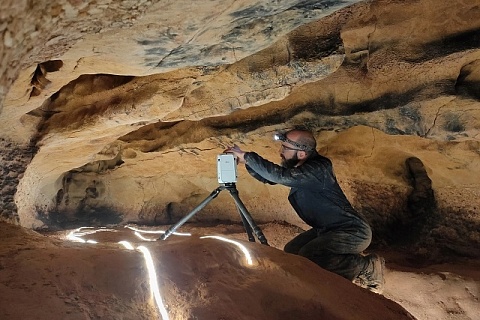 Imatge d'una excavació arqueològica d’època prehistòrica a la Cova del Font Major de l'Espluga de Francolí
