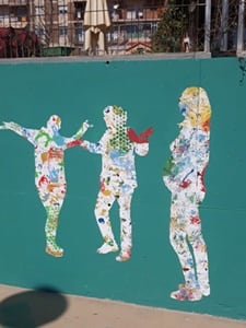 siluetes mural igualtat Sarral