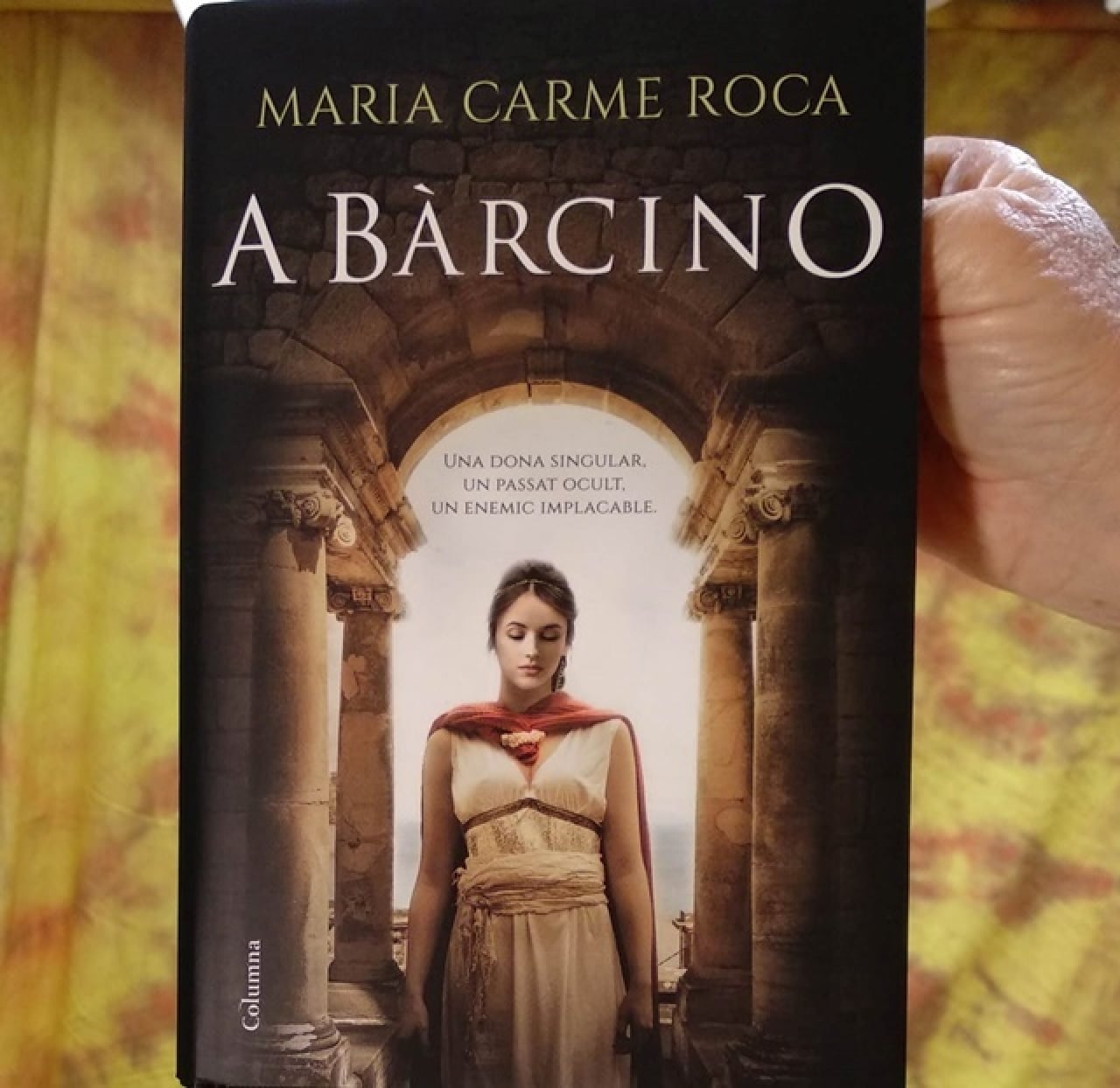 Detall de la portada del llibre &#039;A Bàrcino&#039;, de Maria Carme Roca, la novel·la que es comentarà als clubs de lectura