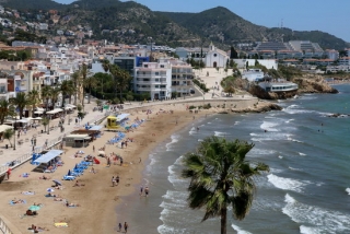 Pla general aeri de tota la platja de Sant Sebastià de Sitges., el 21 de juny de 2019