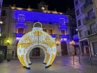 La gran Bola de Llum il·lumina la plaça del Blat de Valls