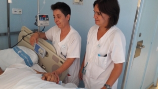Dues professionals d&#039;infermeria de l&#039;Hospital Verge de la Cinta de Tortosa
