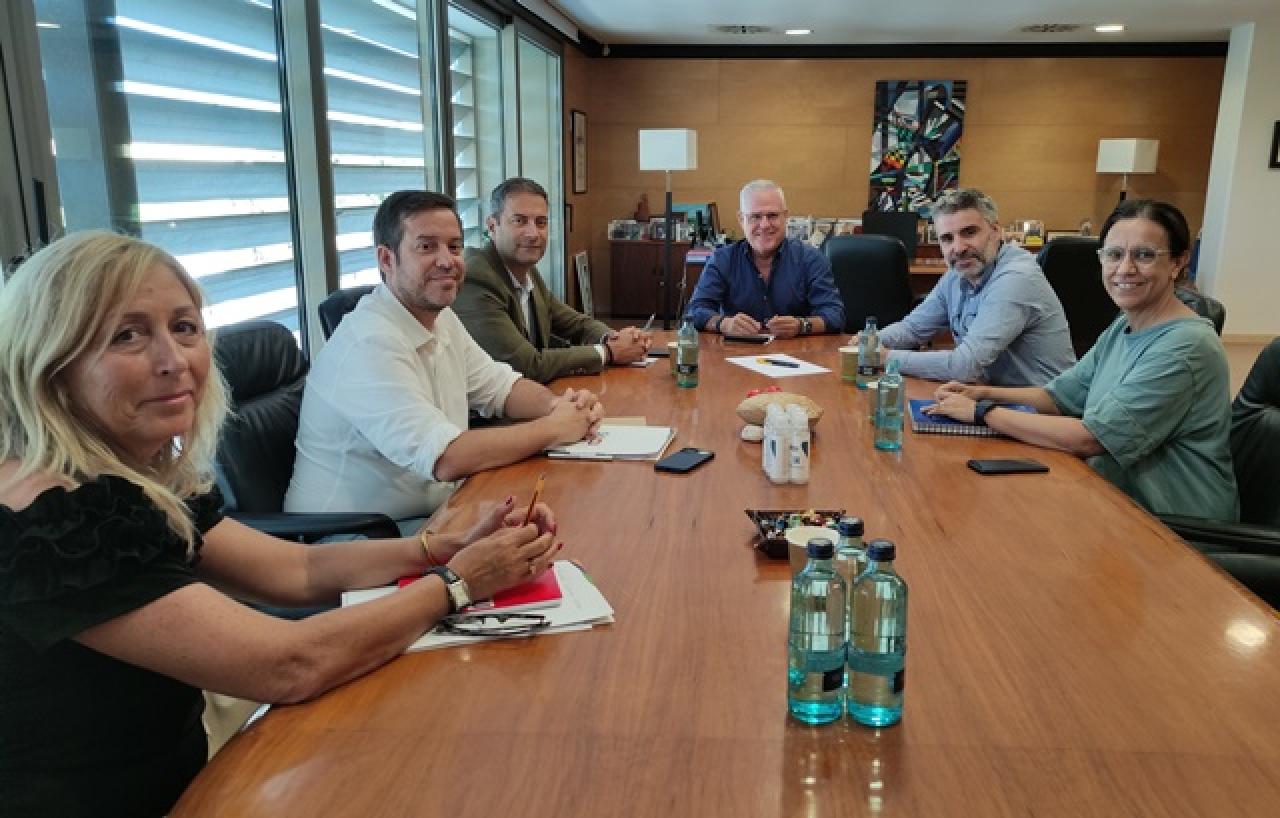 Imatge de la reunió entre els representants de l&#039;Ajuntament de Salou i del Patronat de Turisme de la Diputació de Tarragona