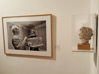 El Museu d’Art Modern de la Diputació de Tarragona exposa escultures d’Apel·les Fenosa acompanyades de fotografies de l’instant en què van ser creades