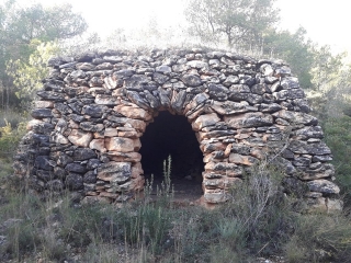 Imatge d&#039;arxiu d&#039;una gran gran barraca de pedra seca a la partida dels Alts de la Costa, a la Bisbal del Penedès