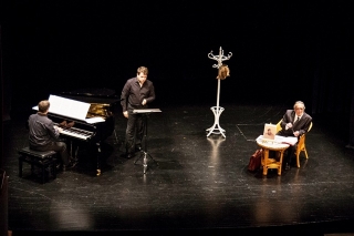 L&#039;actor Ferran Frauca encarna el famós tenor, juntament amb Roger Padullés, tenor, i Josep Surinyac al piano