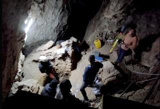 Excavacions dels investigadors de l&#039;IPHES-CERCA a la cova dels Xaragalls, a Vimbodí i Poblet