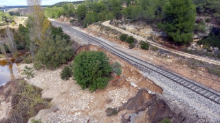 Imatge aèria d&#039;un tram de vies desfalcades a la línai del ferrocarril entre Lleida i Tarragona, al municipi de Vinaixa, el passat 24 d&#039;octubre del 2019