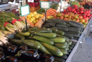 Imatge d&#039;arxiu d&#039;una parada de fruites i verdures del mercat setmanal de Vila-seca