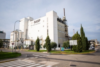 El centre de producció de BASF a la Canonja