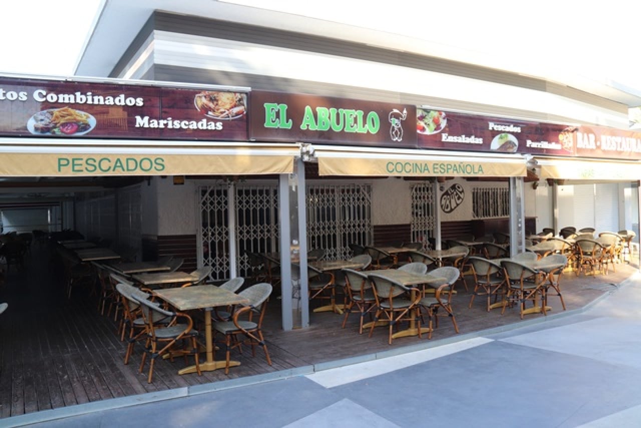 Exterior del restaurant del carrer Saragossa de Salou, on aquest dilluns al vespre un home va morir després de rebre trets