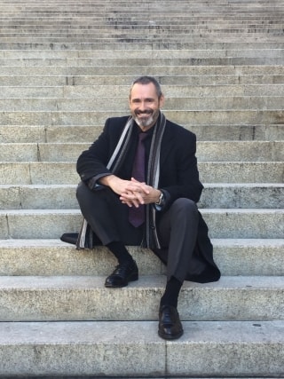 El cap de llista per Tarragona de Junts per Catalunya, Eusebi Campdepadrós, a les escales del Palau Firal i de Congressos de Tarragona