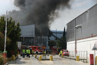 Imatge de l&#039;exterior de l&#039;empresa que s&#039;ha incendiat
