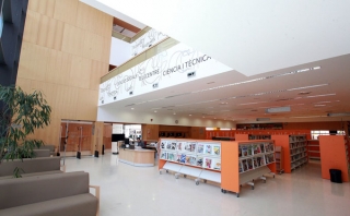 L&#039;interior de la Biblioteca Carles Cardó de Valls