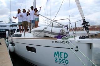 Membres de l&#039;expedició de Good Karma Projects al veler al Port de Tarragona