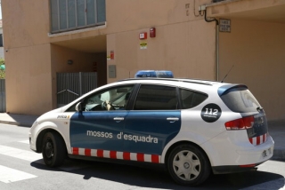 Imatge del vehicle dels Mossos d&#039;Esquadra que trasllada l&#039;acusat després de sortir del jutjat d&#039;instrucció número 2 de Valls