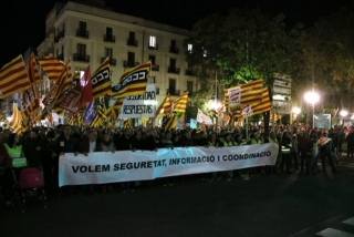 Imatge de la capçalera de la manifestació unitària a la Rambla Nova de Tarragona, amb la pancarta amb el lema &#039;Volem seguretat, informació i coordinació&#039;, el 19 de febrer del 2020