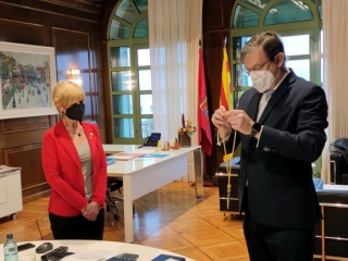 La presidenta de la Diputació de Tarragona, Noemí Llauradó, durant la presa de possessió de Pere Lluís Huguet com a nou diputat de Cs, el 26 de febrer de 2021