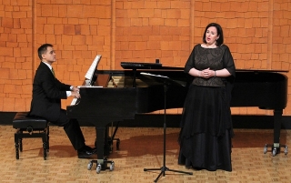 La soprano Marta Mathéu -a la imatge- i l’organista Juan de la Rubia oferiran aquest concert, en el marc de la VII edició del Festival Internacional d&#039;orgue de Poblet
