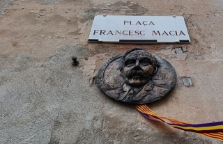El Vendrell ha fet el descobriment del medalló en homenatge al president Macià, a la plaça Francesc Macià