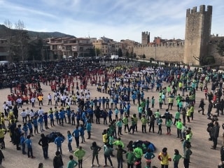 Ballada simultània de sardanes, amb 850 escolars repartits en 40 anelles, que ha tingut lloc aquest divendres a Montblanc