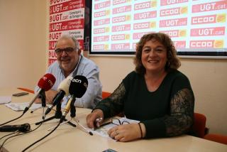 Els secretaris generals dels sindicats de CCOO i UGT a Tarragona, Mercè Puig i Joan Llort, en la roda de premsa prèvia a la manifestació de l&#039;1 de maig